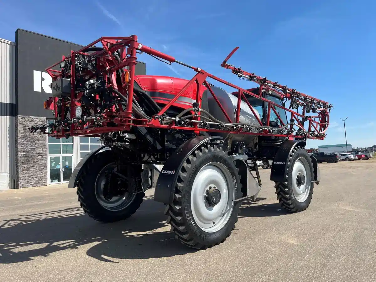 Gallery image 2 for 2016 Case IH PATRIOT 3340 Sprayer - Self Propelled