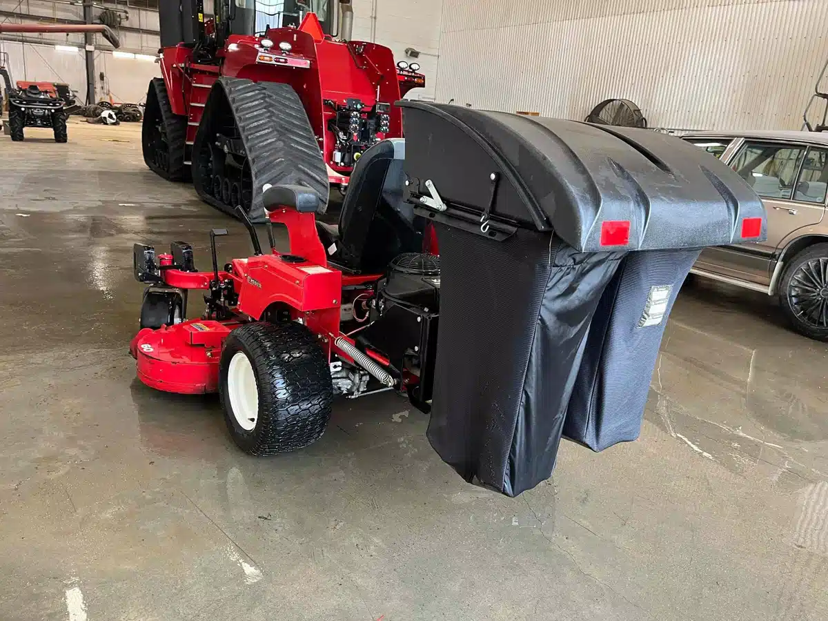 Gallery image 2 for 2017 Country Clipper EDGE XLT 465 Mower - Zero Turn