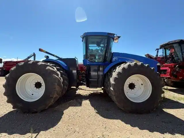 Gallery image 2 for 2011 New Holland T9050 Tractor