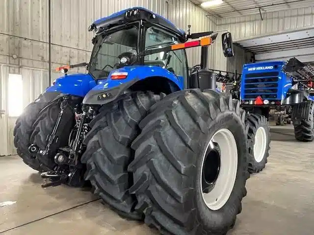 Gallery image 2 for 2024 New Holland T8.435 Tractor