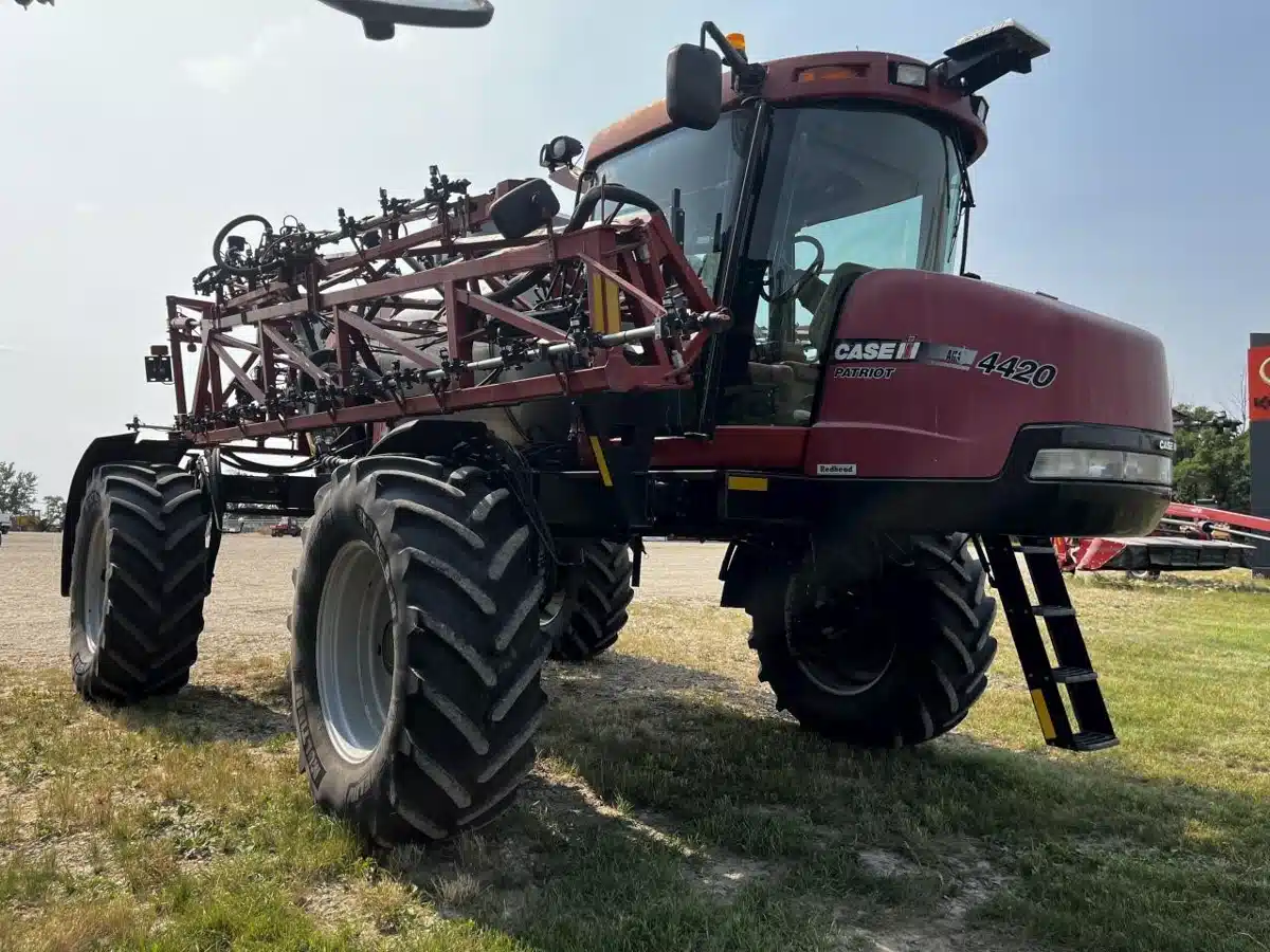 Gallery image 2 for 2010 Case IH SPX4420 Sprayer - Self Propelled