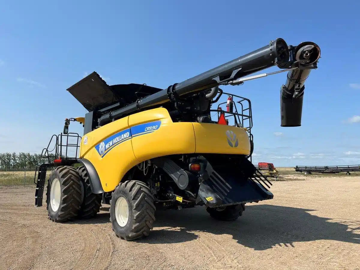 Gallery image 2 for 2015 New Holland CR9.90 Combine