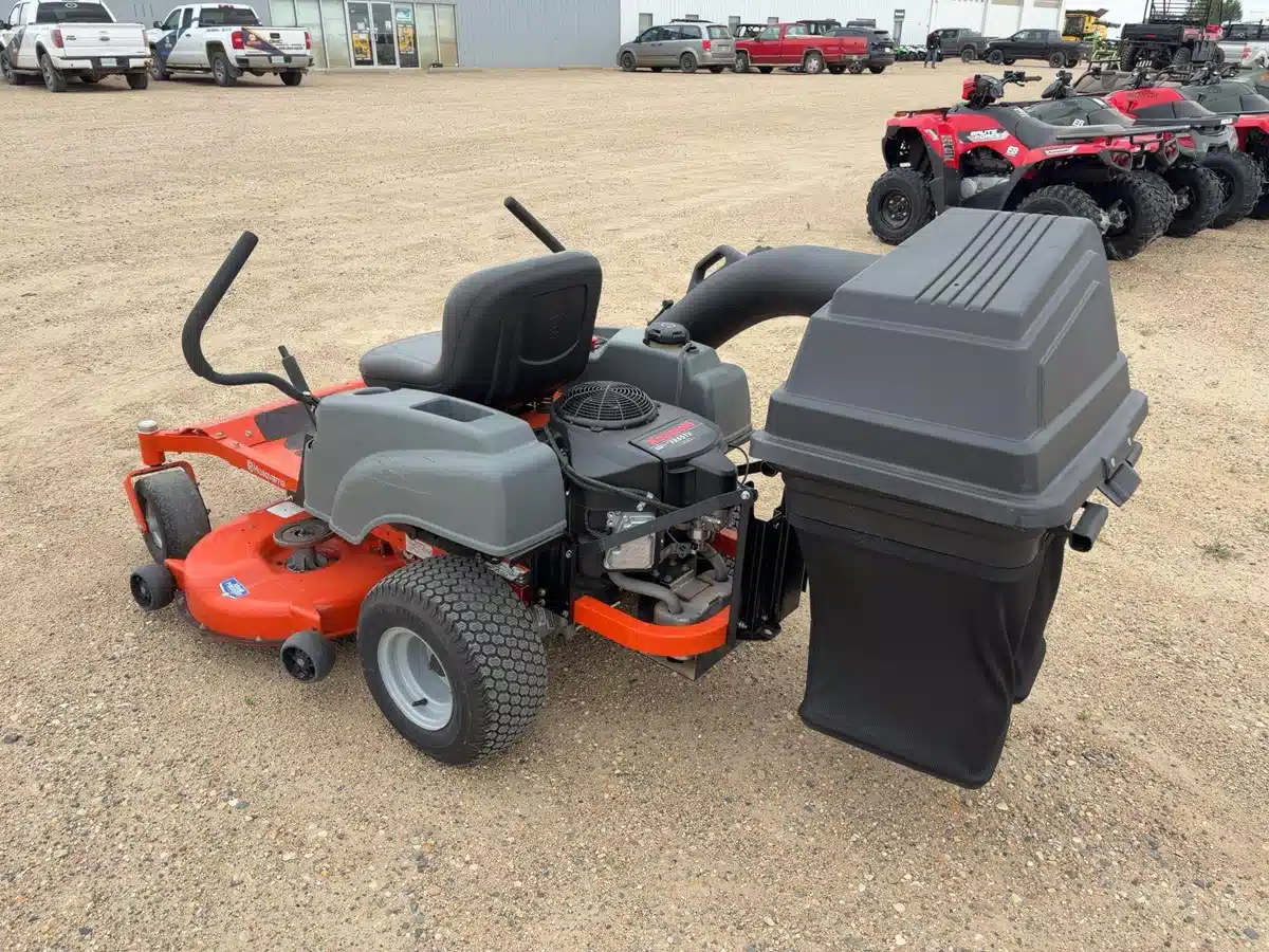 Photo de la Galerie 2 pour 2014 Husqvarna RZ46215 Tondeuse à rayon de braquage zéro