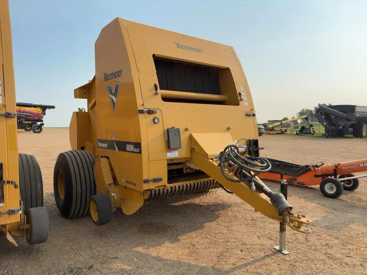 Photo de la Galerie 1 pour 2023 Vermeer 605N Presse à Balle Ronde