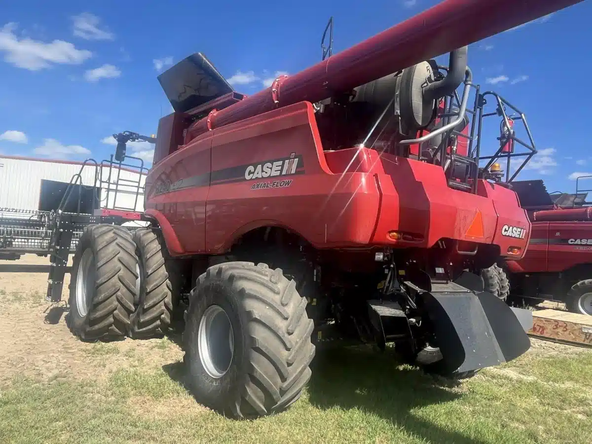 Gallery image 2 for 2018 Case IH 8240 Combine