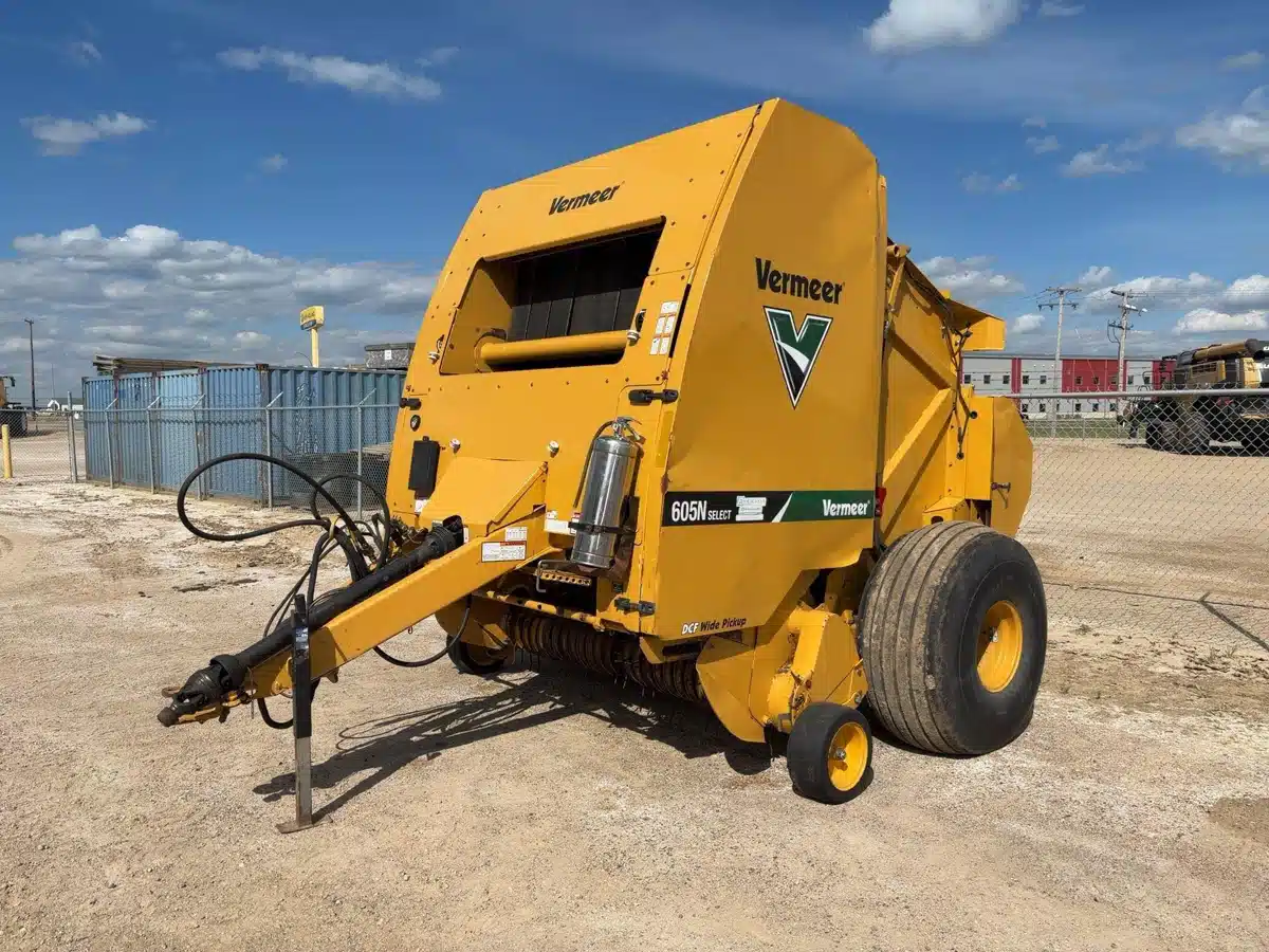 Photo de la Galerie 1 pour 2016 Vermeer 605N Presse à Balle Ronde