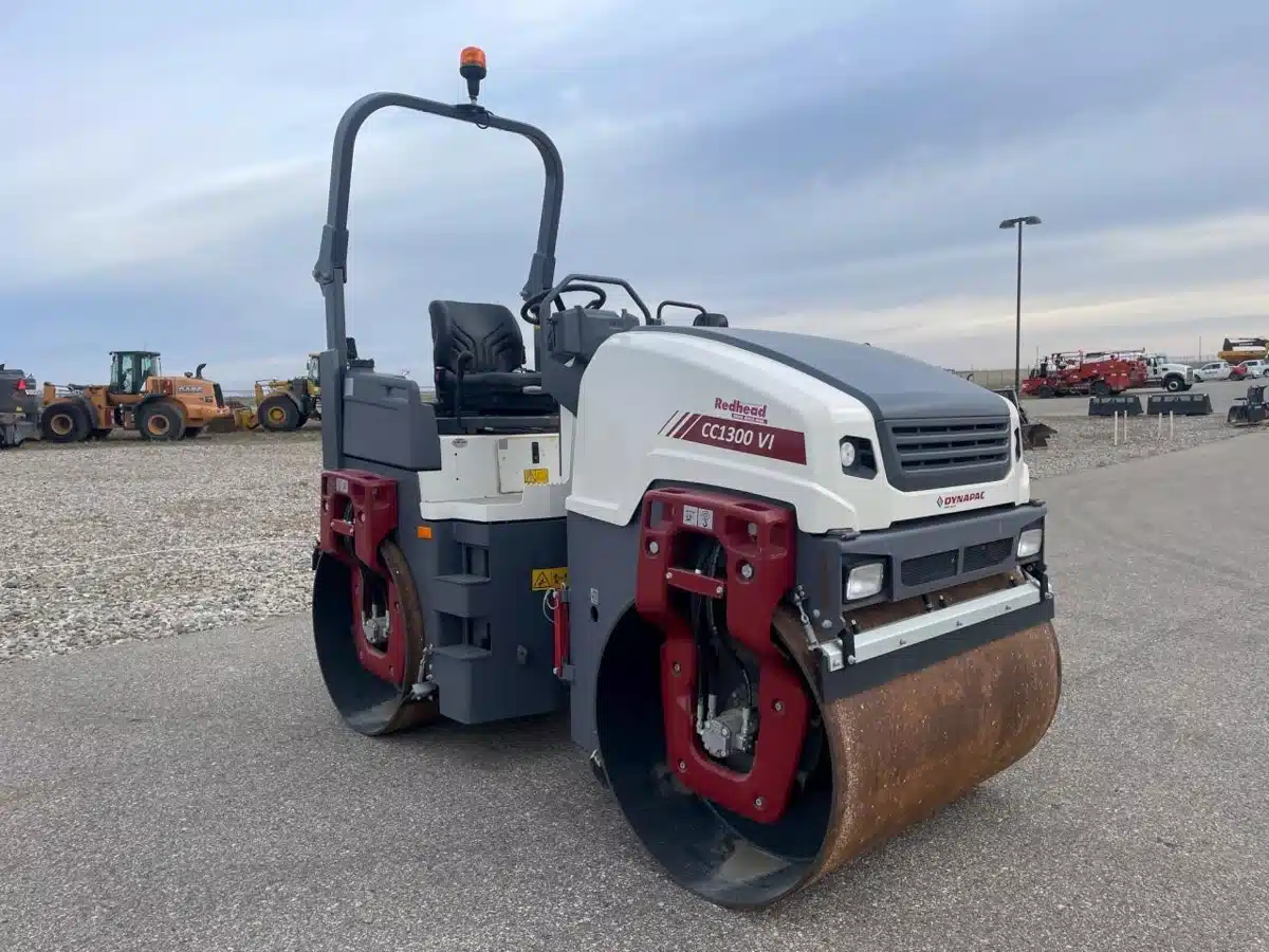 Gallery image 2 for 2021 Dynapac CC1300 Compactor