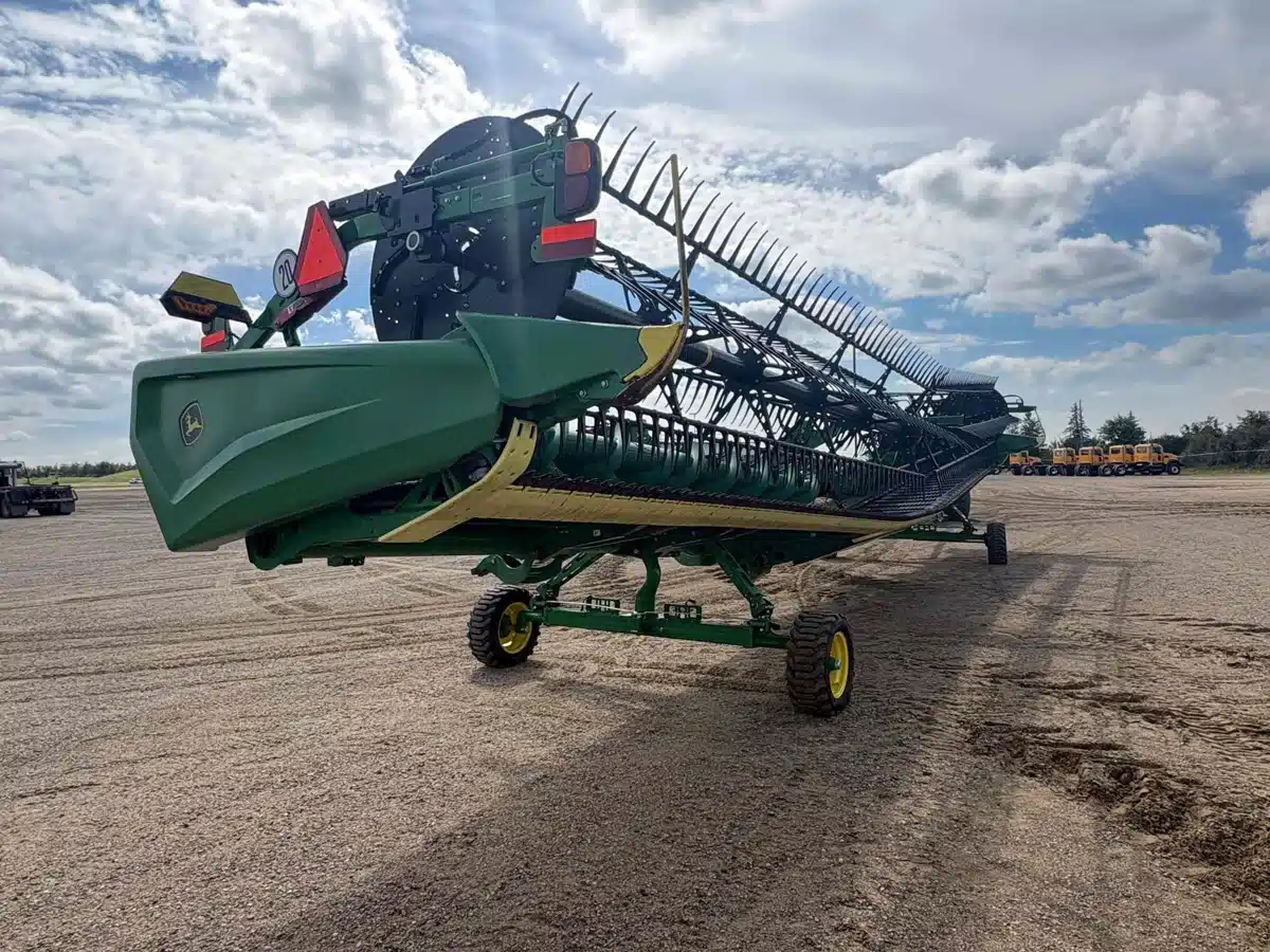 Gallery image 1 for 2023 John Deere HD45R Header - Draper