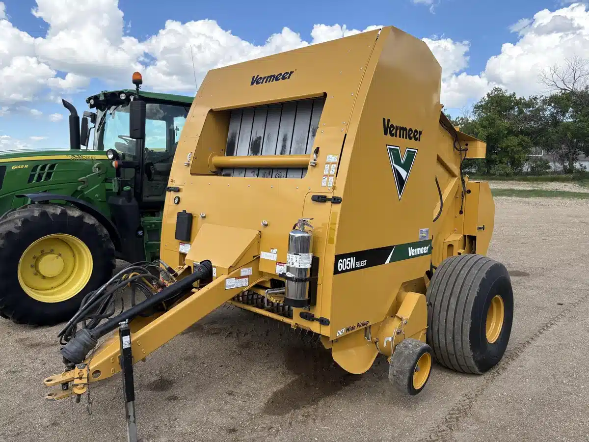 Photo de la Galerie 1 pour 2020 Vermeer 605N Presse à Balle Ronde