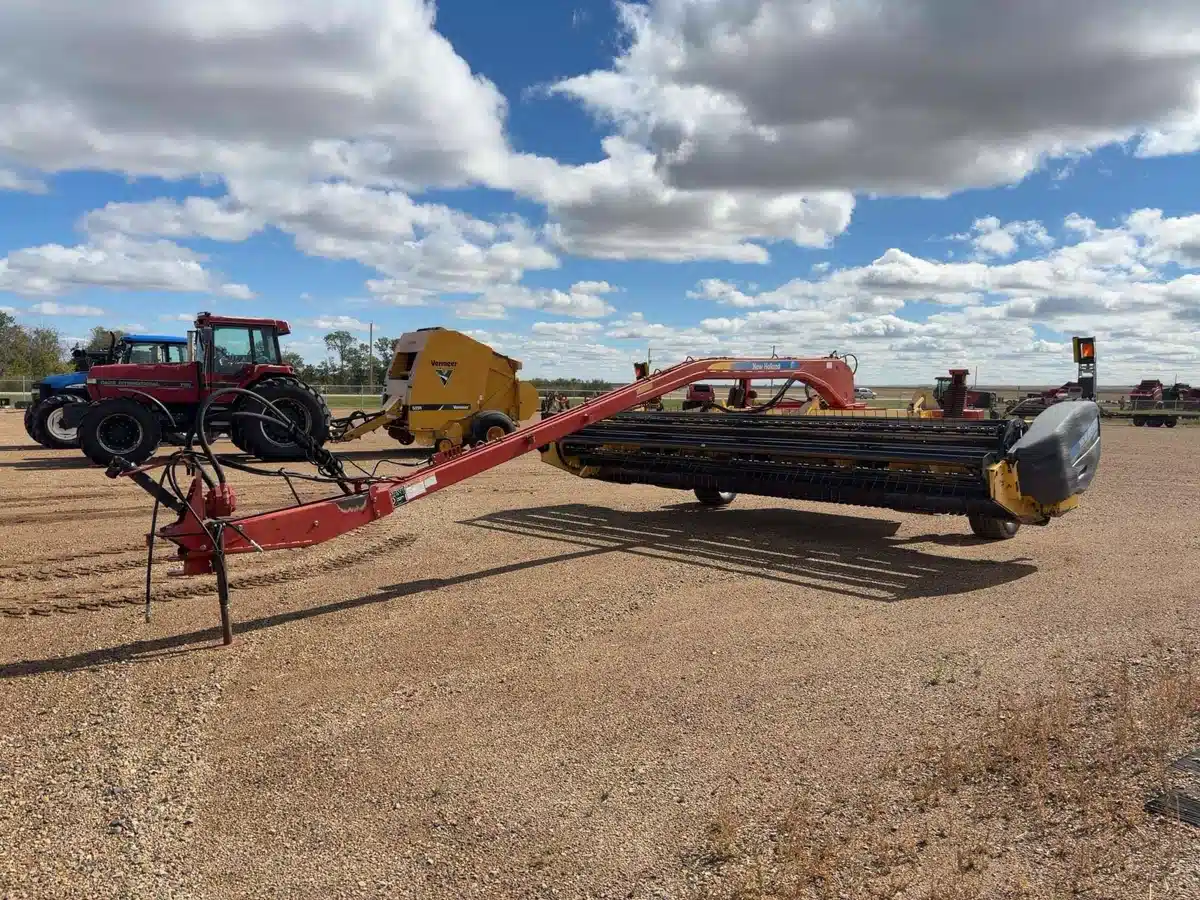 Photo de la Galerie 1 pour 2012 New Holland H7150 Faucheuse-conditionneuse