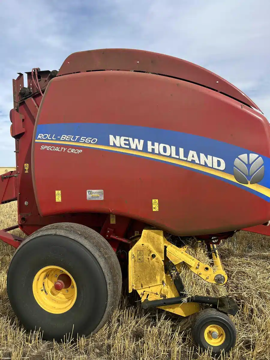 Gallery image 1 for 2018 New Holland ROLL-BELT 560 Round Baler
