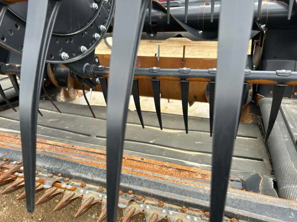 Gallery image 2 for Used 2021 MacDon FD135 SKD w/JD Adapter Header - Draper