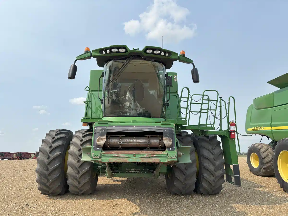 Gallery image 2 for Used 2017 John Deere S680 Combine