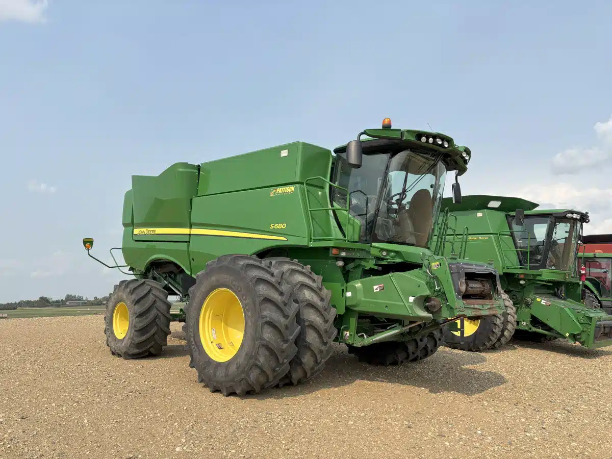 Gallery image 1 for Used 2017 John Deere S680 Combine