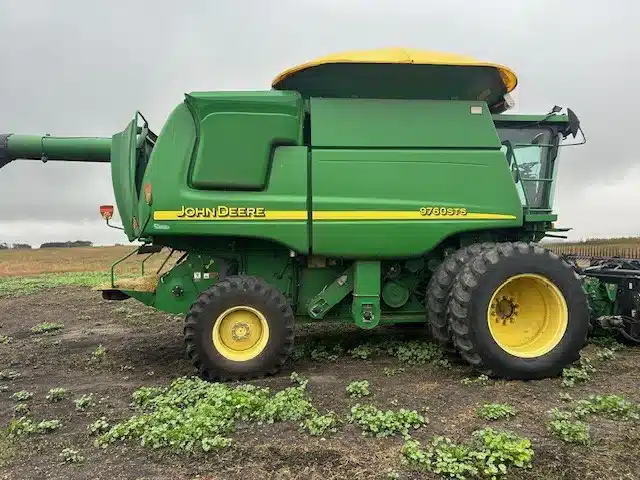 Gallery image 2 for Used 2004 John Deere 9760 STS Combine