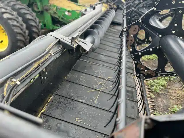 Gallery image 2 for Used 2005 MacDon 973 Header - Draper