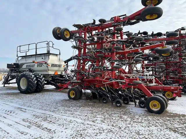 Gallery image 1 for Used 2011 Bourgault 3310-54-12 & 6450 Air Drill