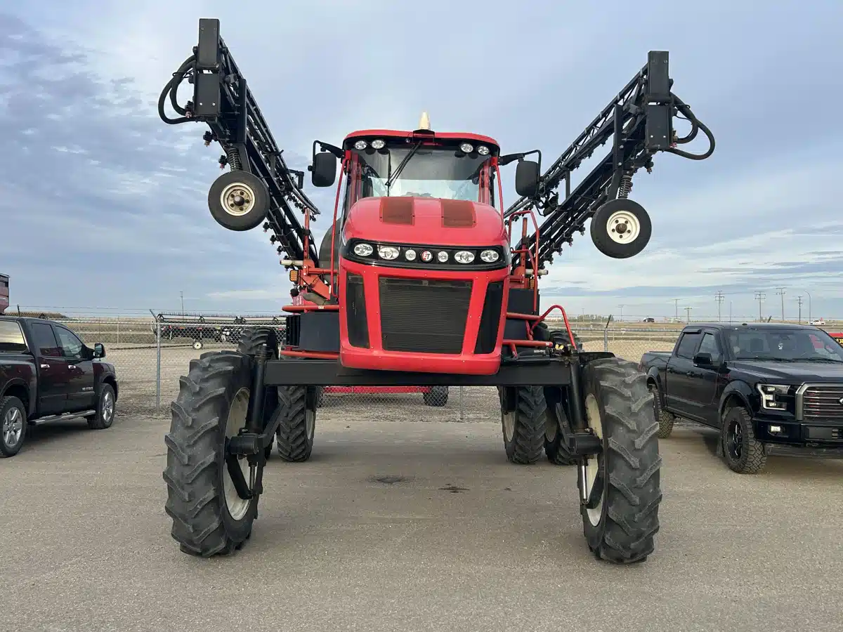 Used 2013 Apache AS1020 Sprayer - Self Propelled