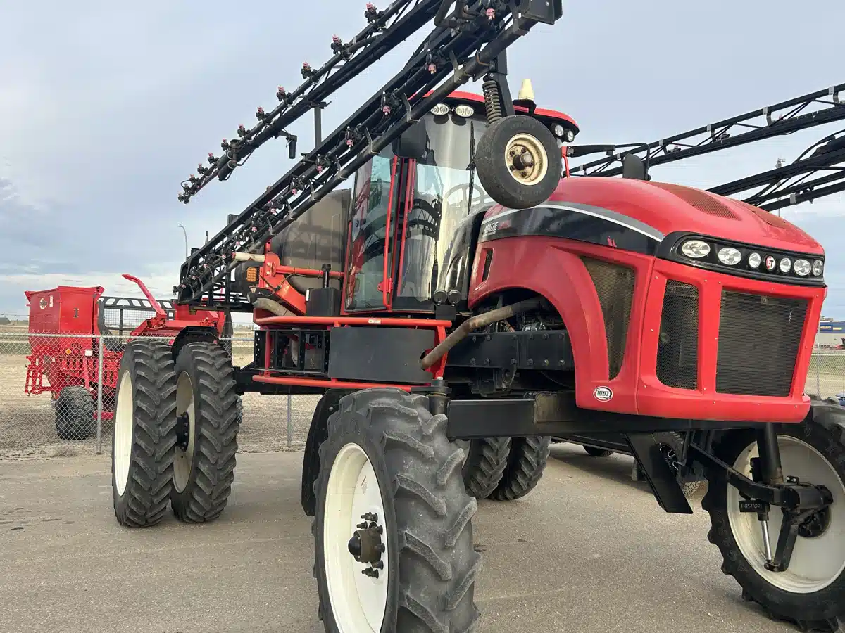 Gallery image 2 for Used 2013 Apache AS1020 Sprayer - Self Propelled