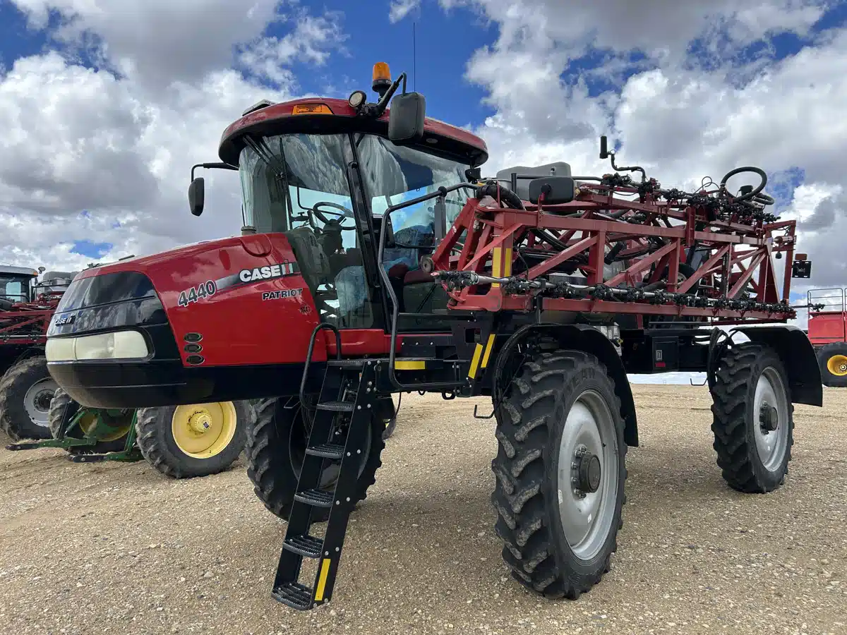 Gallery image 1 for 2016 Case IH PATRIOT 4440 Sprayer - Self Propelled