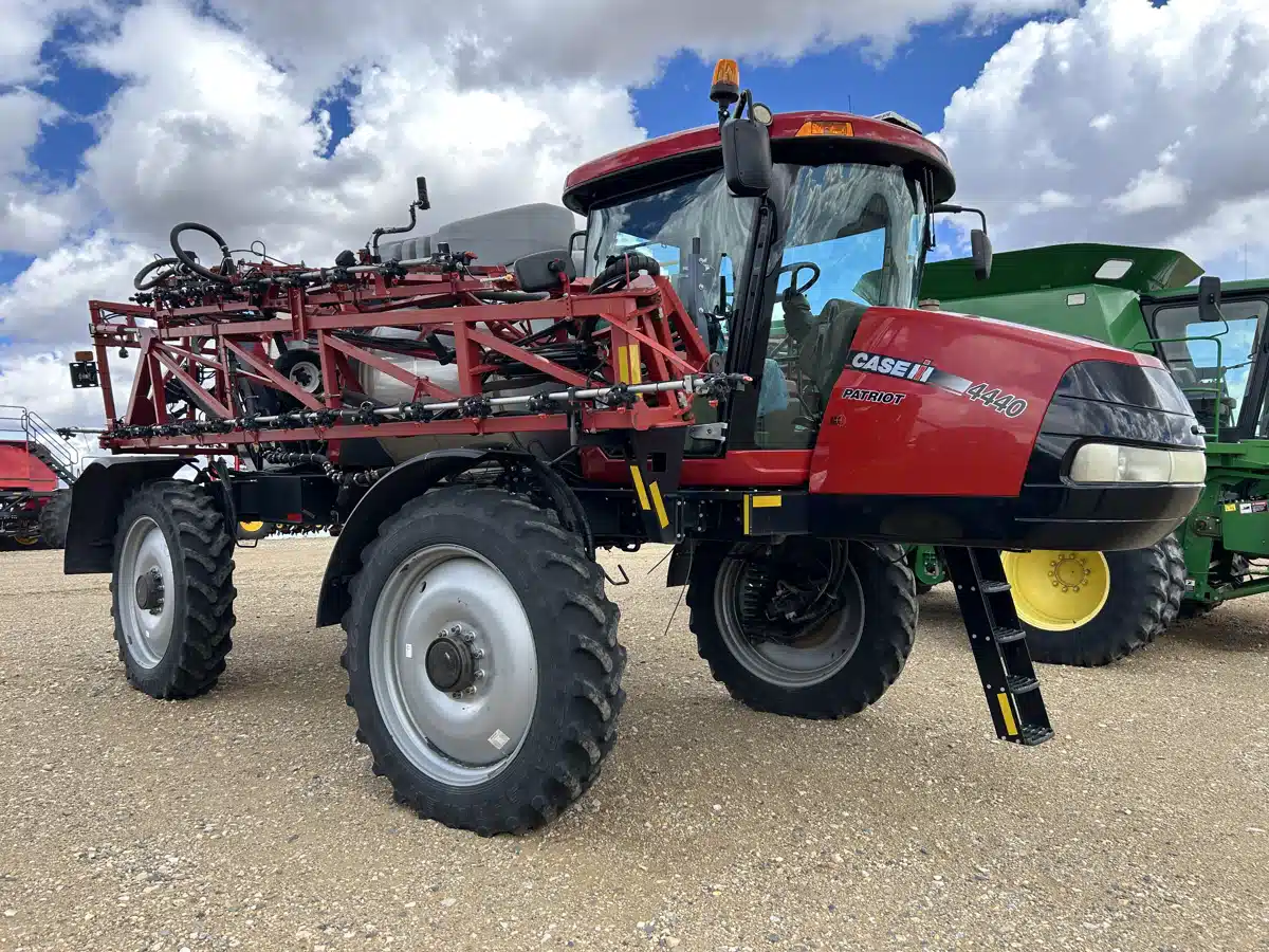 Gallery image 2 for 2016 Case IH PATRIOT 4440 Sprayer - Self Propelled