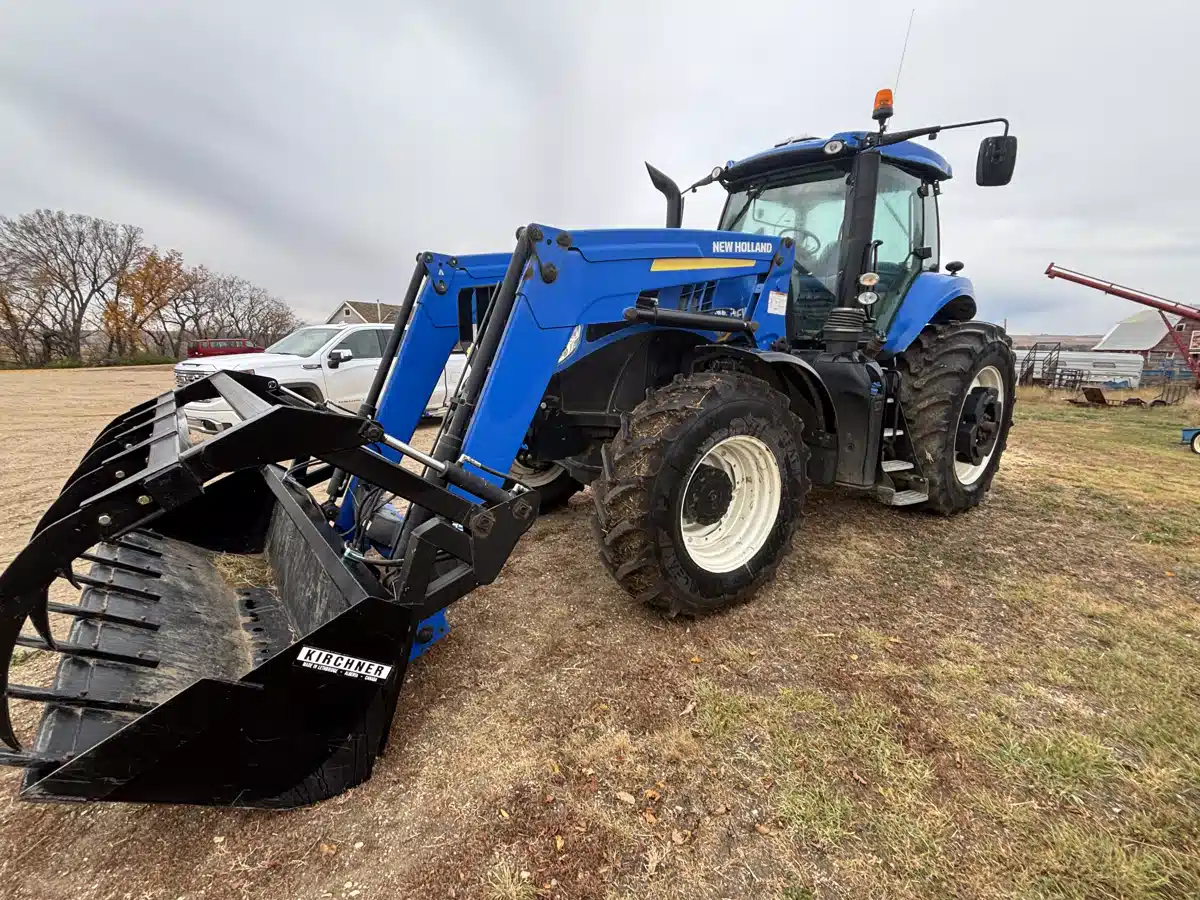 Gallery image 2 for 2016 New Holland T8.320 Tractor