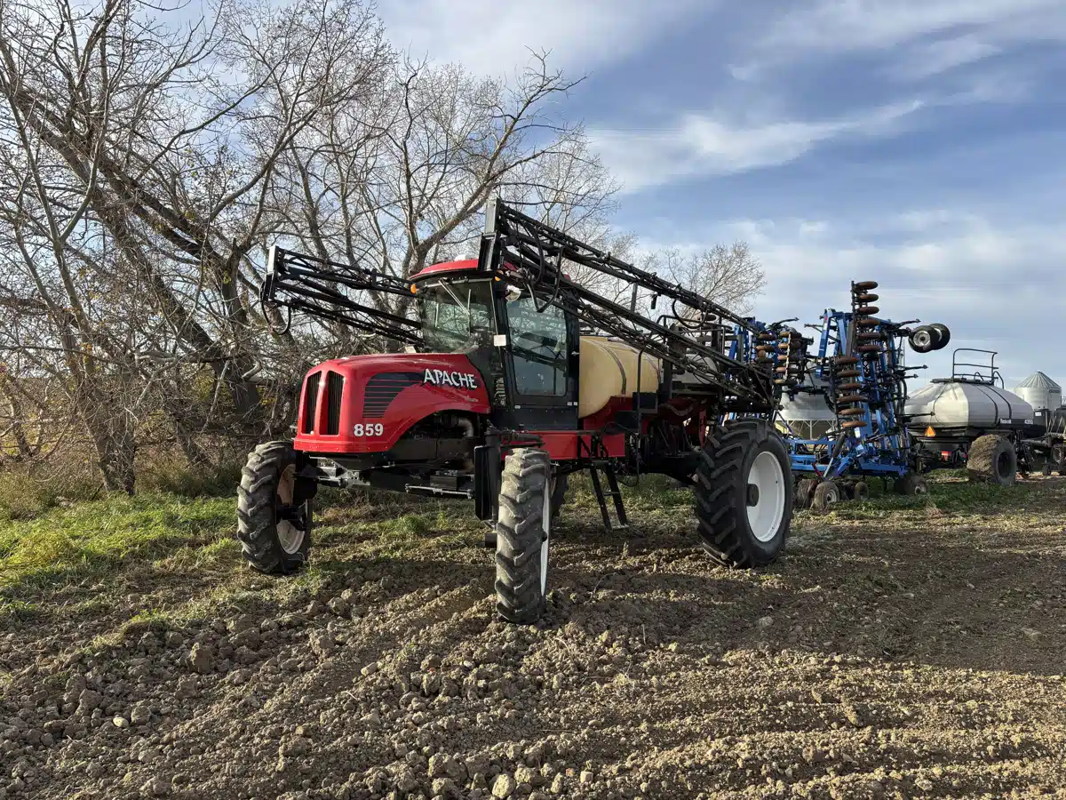 Gallery image 2 for Used 2004 Apache 859 Sprayer - Self Propelled