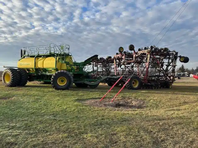 Gallery image 2 for 2010 Seed Hawk 7212 & 2023 John Deere C850 Air Drill