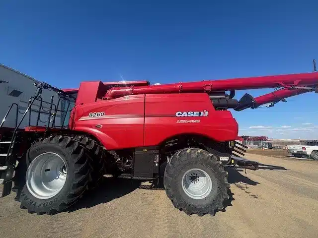 Photo de la Galerie 2 pour 2025 Case IH 8260 Batteuse