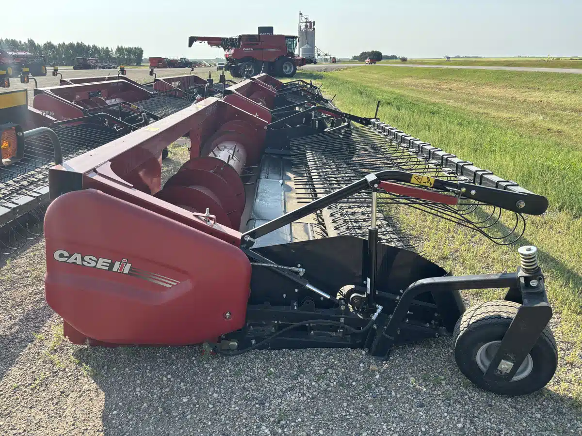 Gallery image 1 for 2024 Case IH 3016 Header - Pickup
