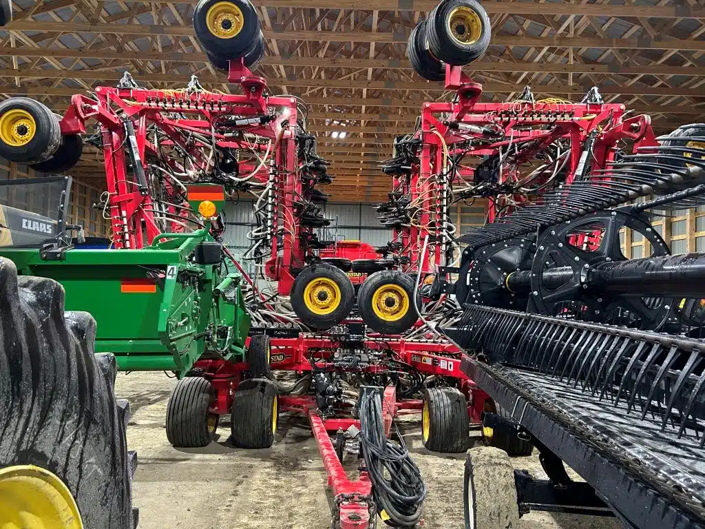 Gallery image 2 for 2019 Seed Hawk 8012 & 980 Air Drill
