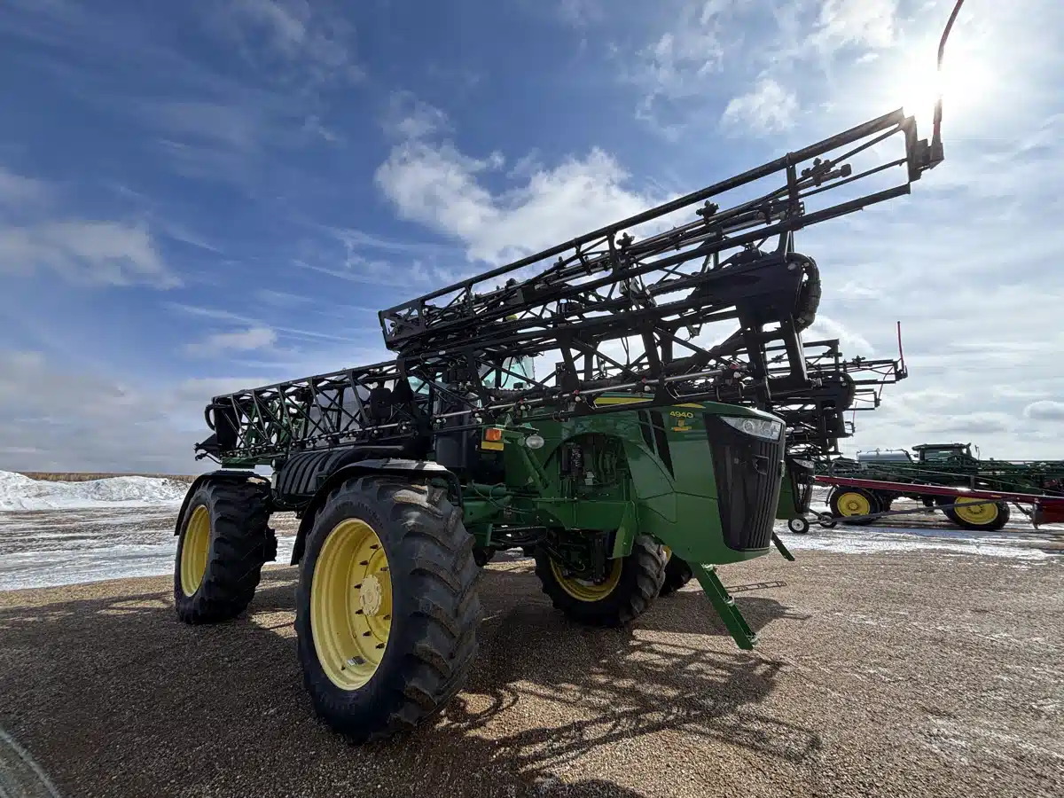Gallery image 1 for 2014 John Deere 4940 Sprayer - Self Propelled