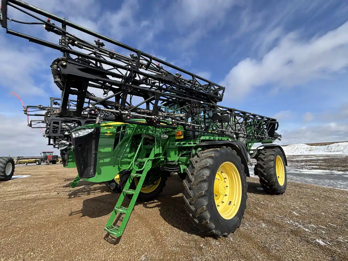 Gallery image 1 for 2014 John Deere 4940 Sprayer - Self Propelled