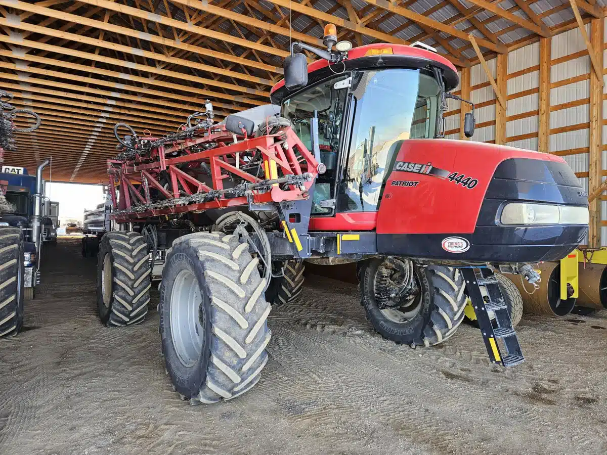 Gallery image 2 for 2016 Case IH PATRIOT 4440 Sprayer - Self Propelled
