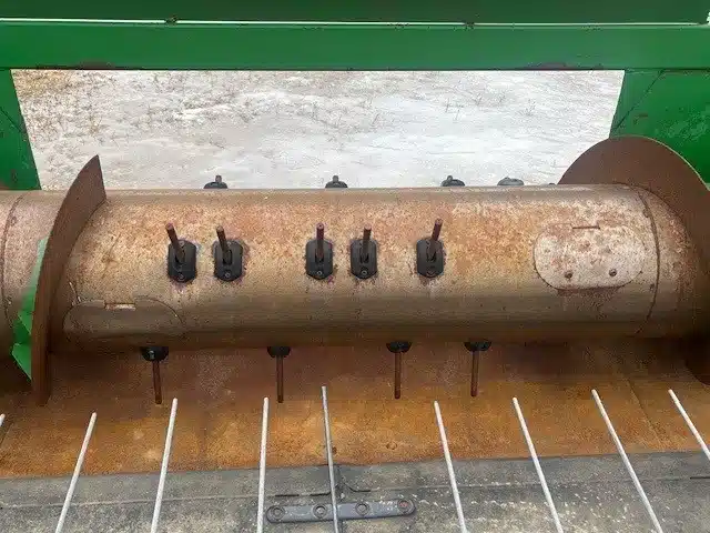 Gallery image 2 for 2005 John Deere 615P Header - Pickup