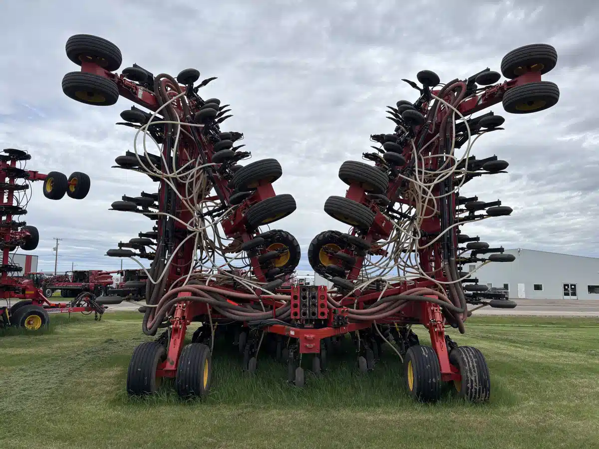 Gallery image 1 for 2015 Bourgault 3320-76 Air Drill