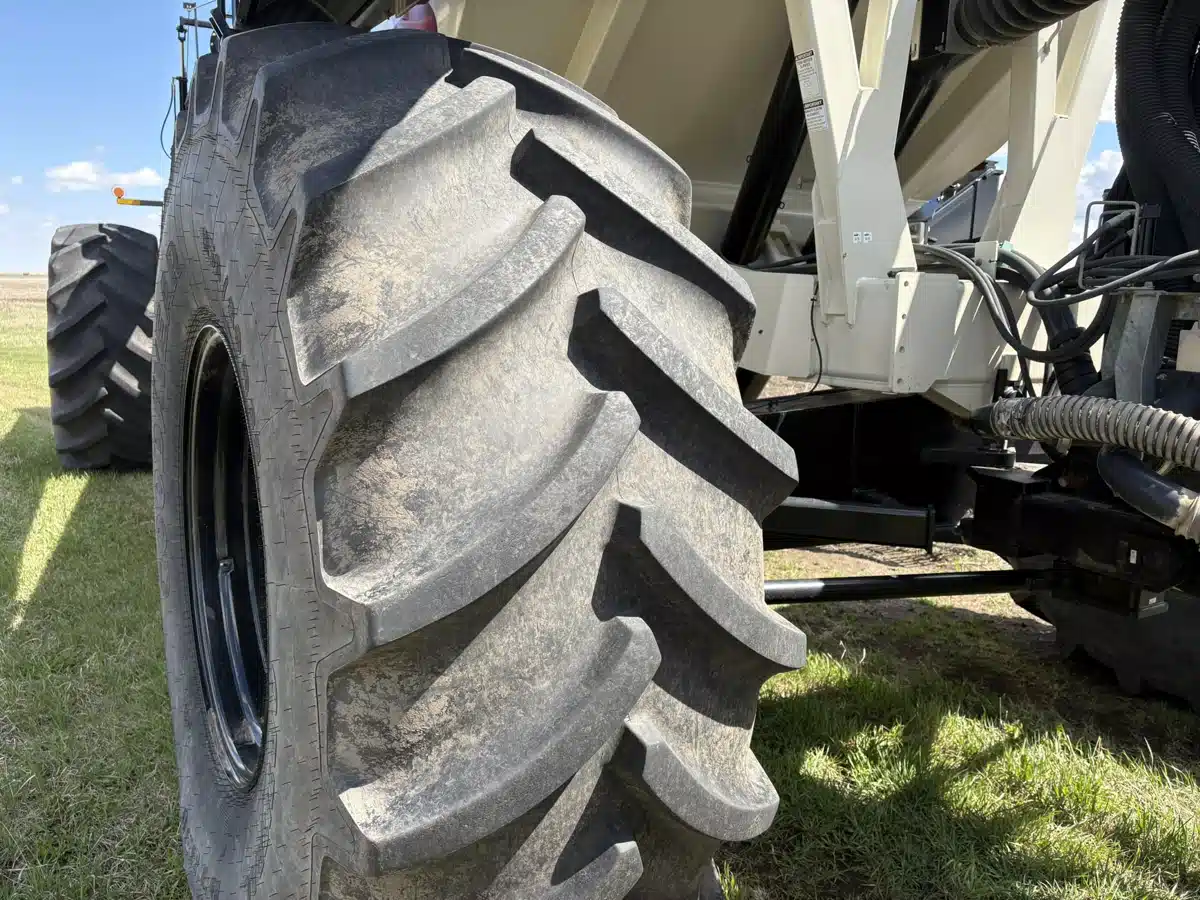 Gallery image 2 for 2017 Bourgault 7950 Air Cart