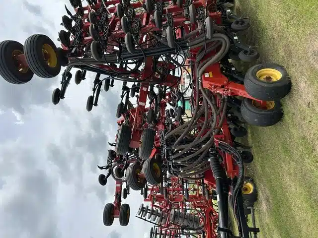 Gallery image 2 for 2012 Bourgault 3320-66-10 & 6550ST Air Drill