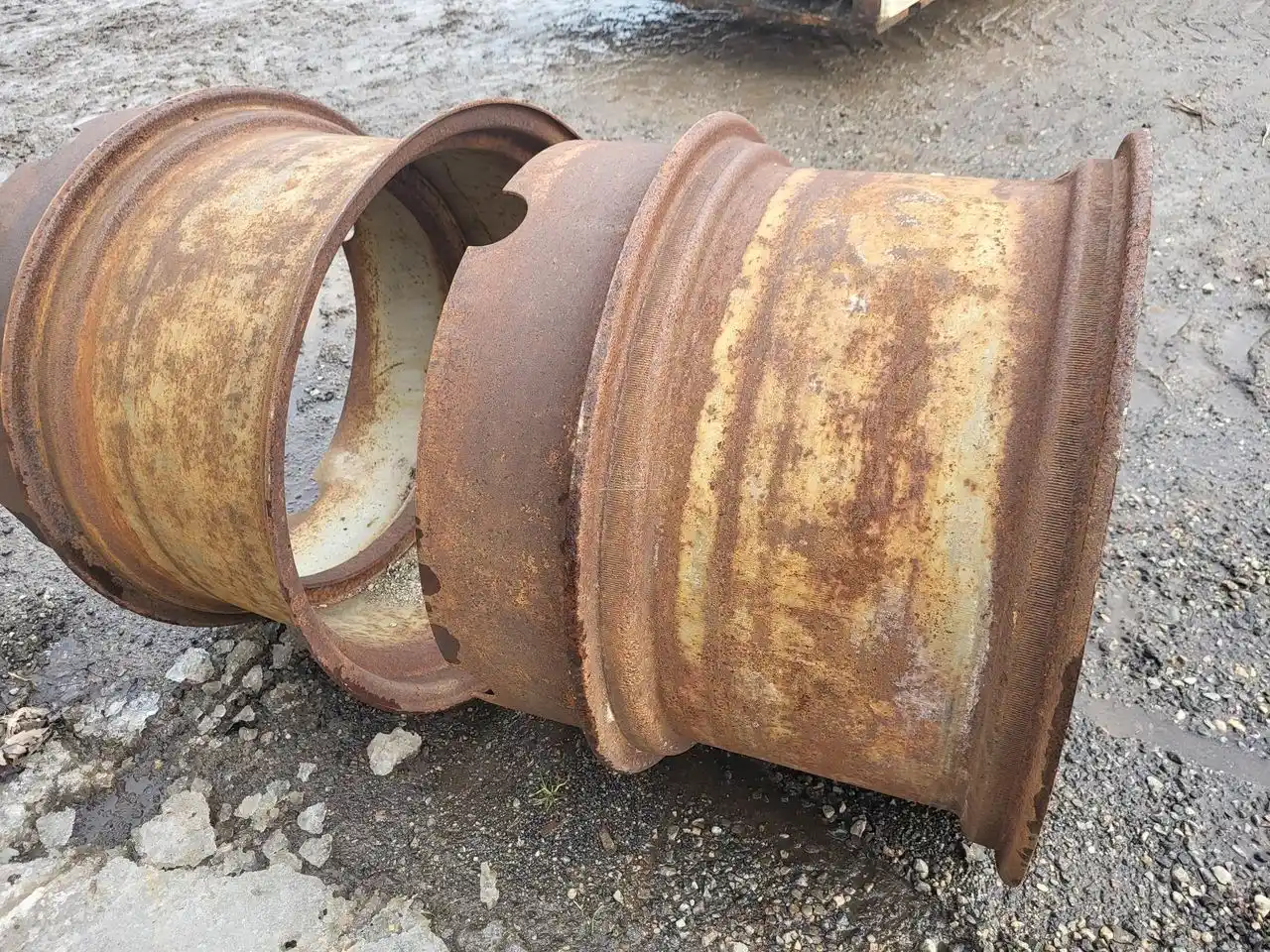 Gallery image 2 for Used Unspecified 14x26 Rims