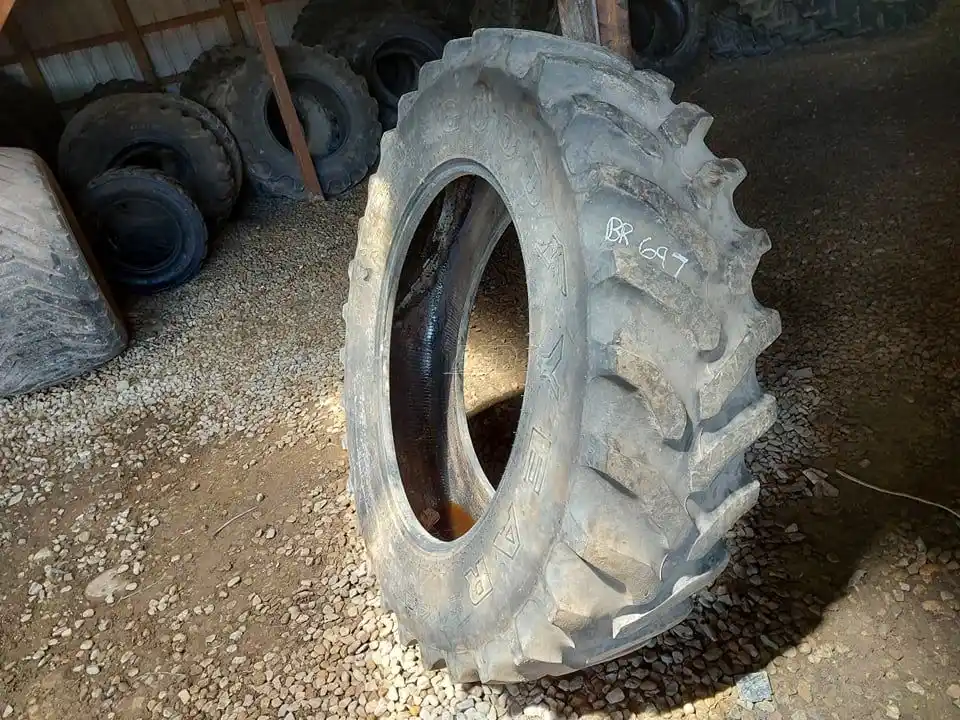 Photo de la Galerie 1 pour Usagé Goodyear 380/85R34 Pneus