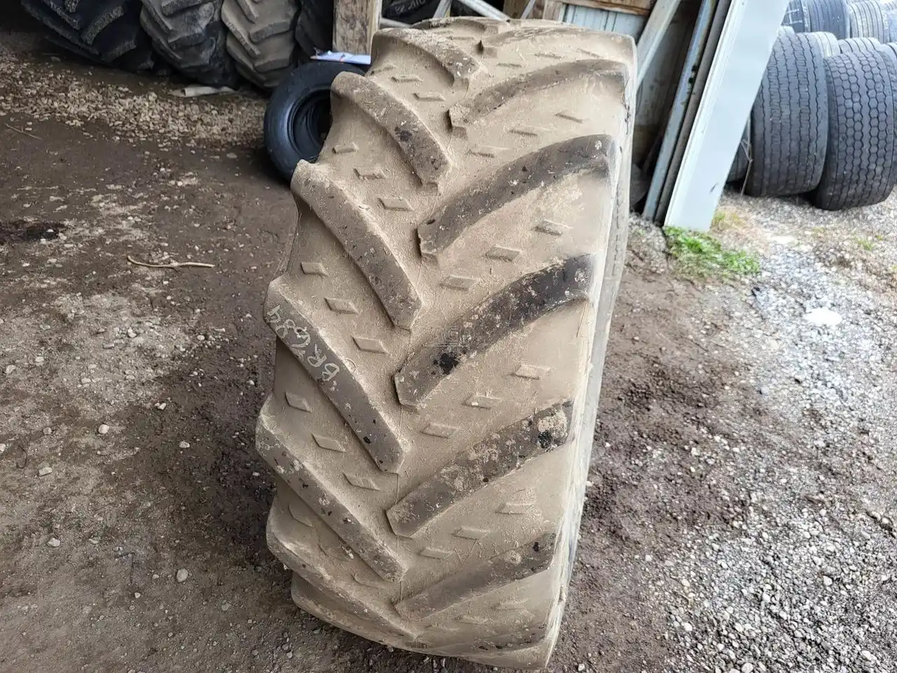 Image pour Usagé Kleber 480/65R28 Pneus