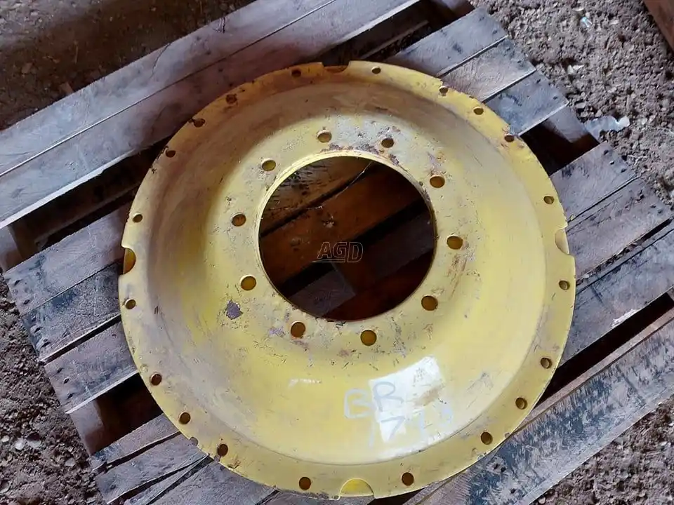 Gallery image 2 for Used John Deere 10 bolt Rims