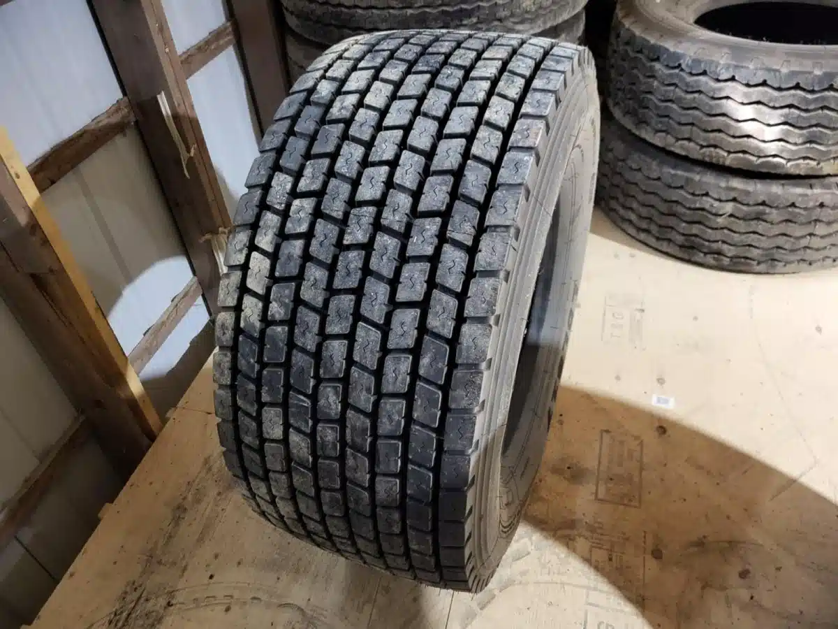 Gallery image 1 for Ling Long 445/50R22.5 Tires