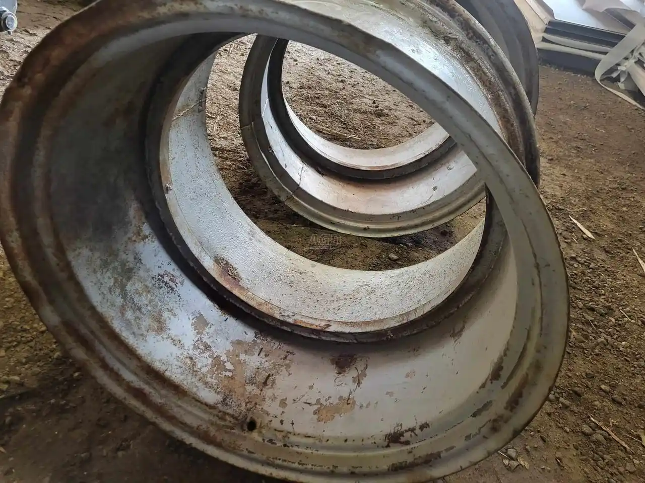 Gallery image 2 for Used Titan 15x30 Duals