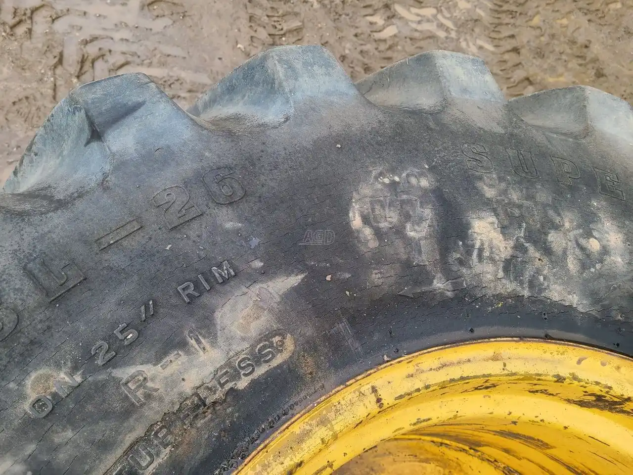 Gallery image 2 for Used Firestone 28L-26 Tires