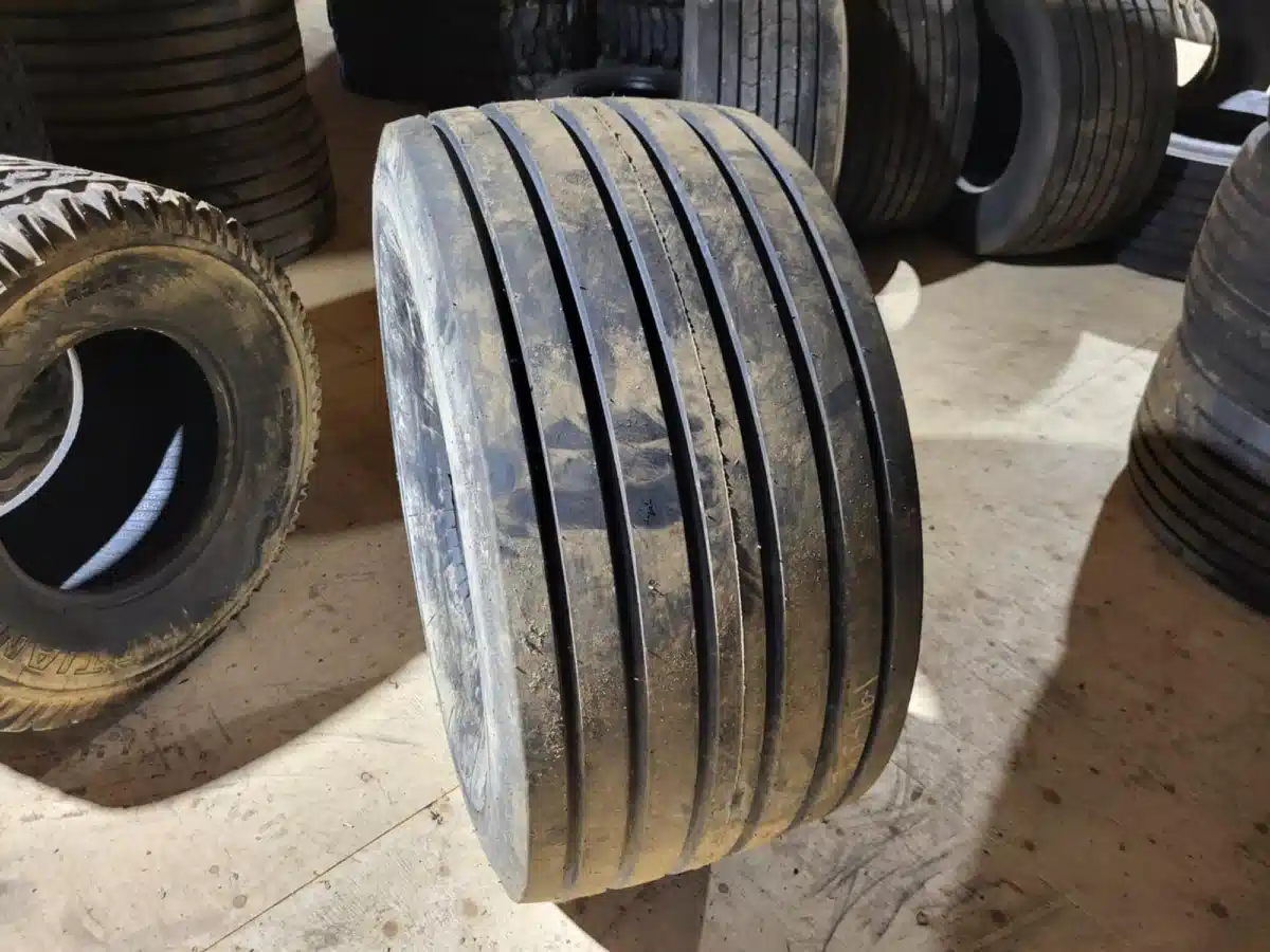 Gallery image 1 for New Marcher 21.5L-16.1 Tires