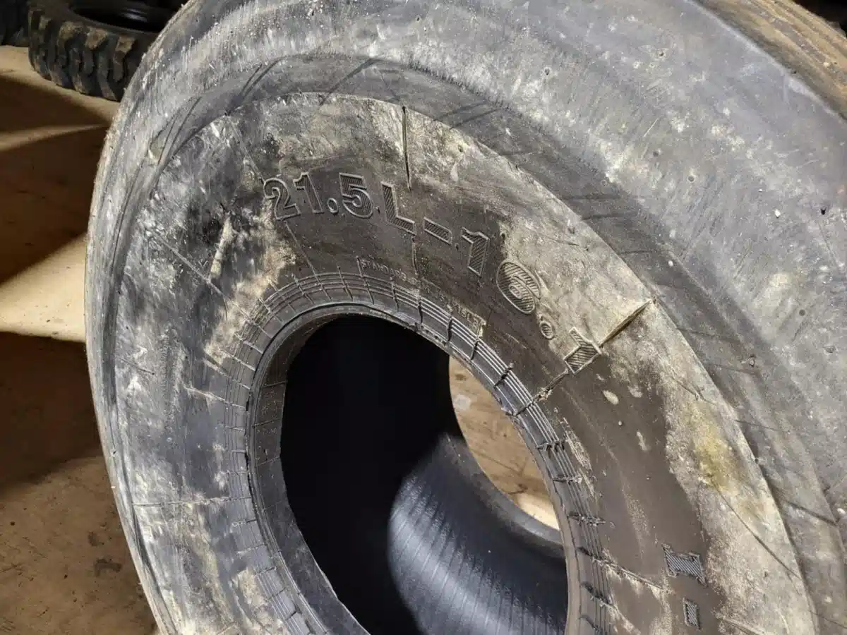 Gallery image 2 for New Marcher 21.5L-16.1 Tires