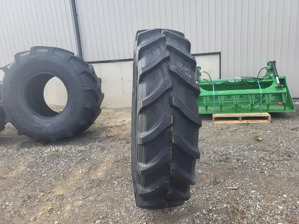 Photo de la Galerie 1 pour Marcher 480/80R42 Pneus