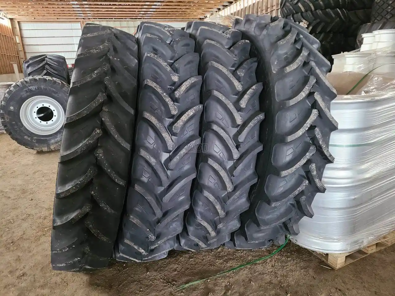 Gallery image 1 for Tianli VF380/90R46 Tires