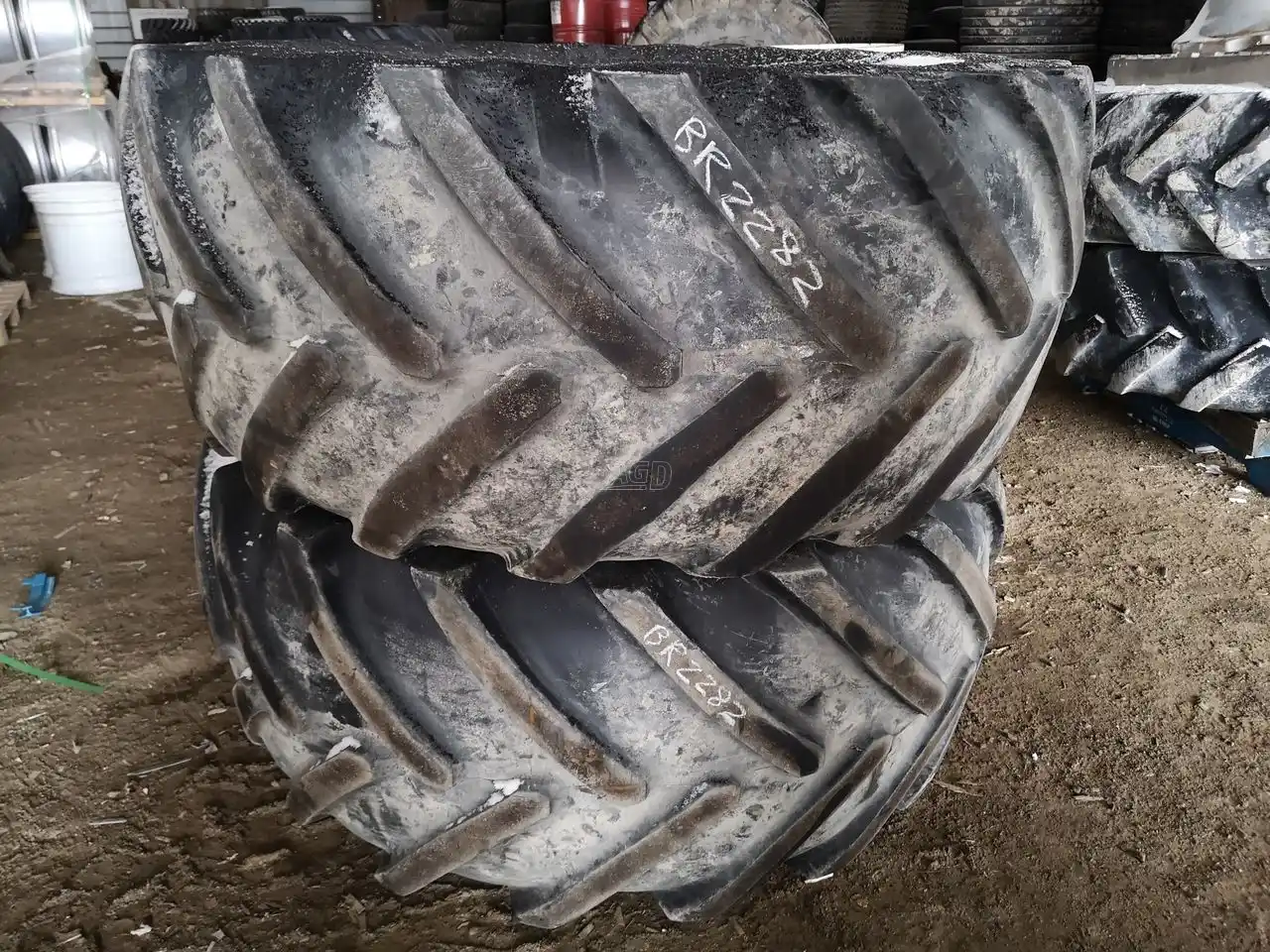 Gallery image 1 for Used Michelin 600/70R28 Tires